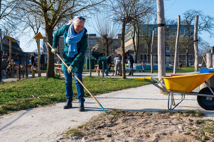 In beeld: Zwolle steekt de handen uit de mouwen tijdens NLdoet