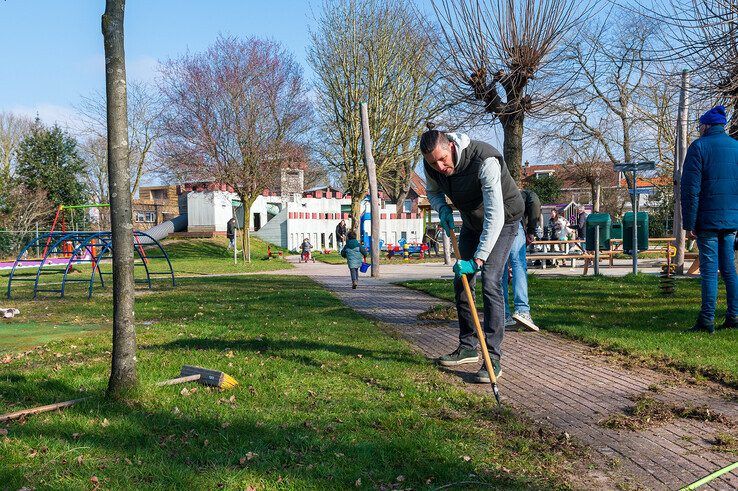 In beeld: Zwolle steekt de handen uit de mouwen tijdens NLdoet