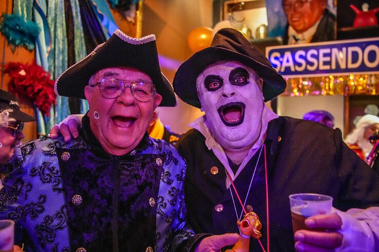 In beeld: Carnaval barst los in Sassendonk - Foto: Obbe Bakker