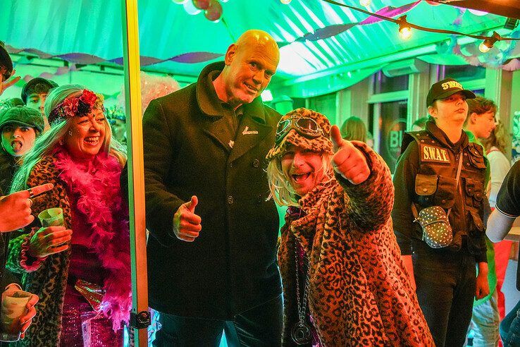 In beeld: Carnaval barst los in Sassendonk - Foto: Obbe Bakker