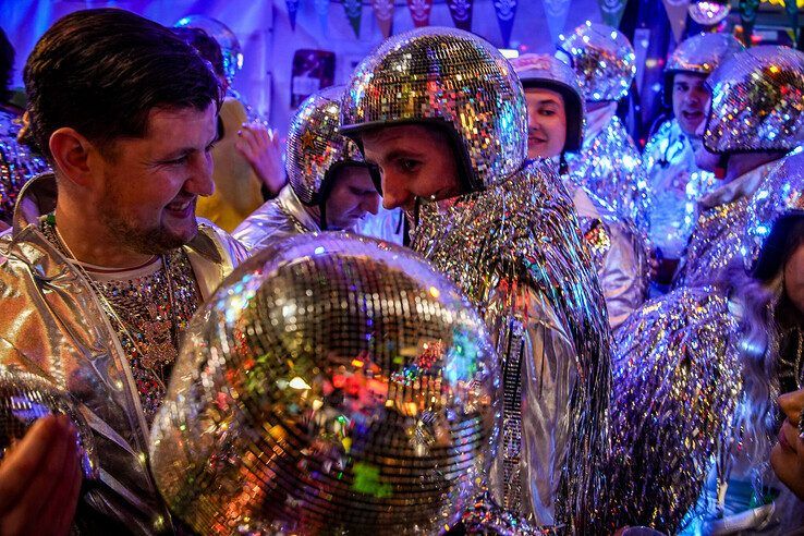 In beeld: Carnaval barst los in Sassendonk - Foto: Obbe Bakker