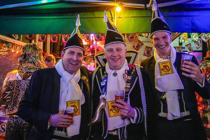 In beeld: Carnaval barst los in Sassendonk - Foto: Obbe Bakker