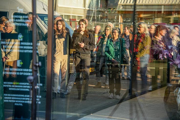 In beeld: Stichting Kringloop Zwolle opent kringloopwarenhuis aan Ceintuurbaan - Foto: Obbe Bakker