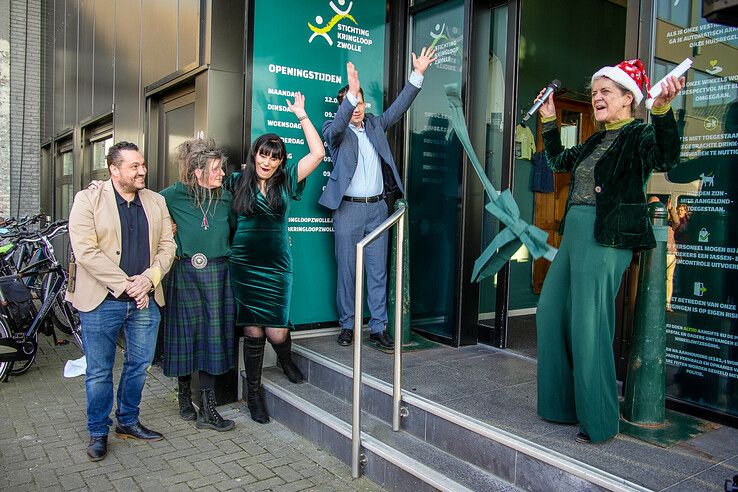 In beeld: Stichting Kringloop Zwolle opent kringloopwarenhuis aan Ceintuurbaan - Foto: Obbe Bakker