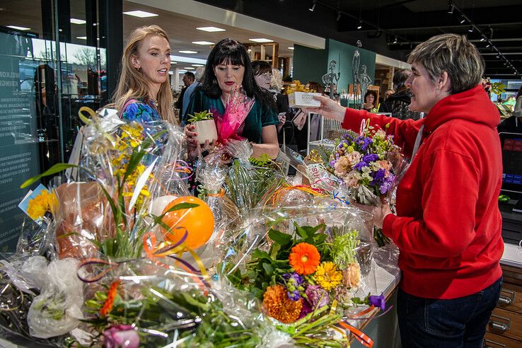 In beeld: Stichting Kringloop Zwolle opent kringloopwarenhuis aan Ceintuurbaan - Foto: Obbe Bakker