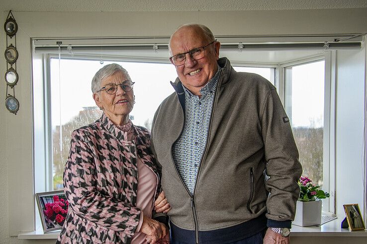 Ali en Evert Bongers zijn 60 jaar getrouwd. - Foto: Obbe Bakker