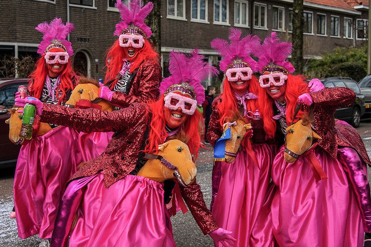 In beeld: Sassendonkse carnavalsoptocht met ‘Donald Trump zien Zwolle’ en meer - Foto: Obbe Bakker