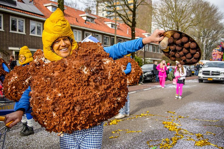 In beeld: Sassendonkse carnavalsoptocht met ‘Donald Trump zien Zwolle’ en meer - Foto: Obbe Bakker