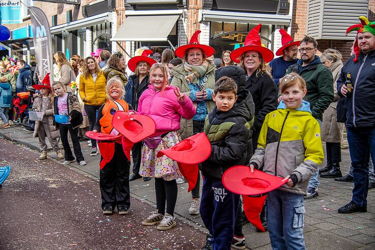 In beeld: Sassendonkse carnavalsoptocht met ‘Donald Trump zien Zwolle’ en meer - Foto: Obbe Bakker