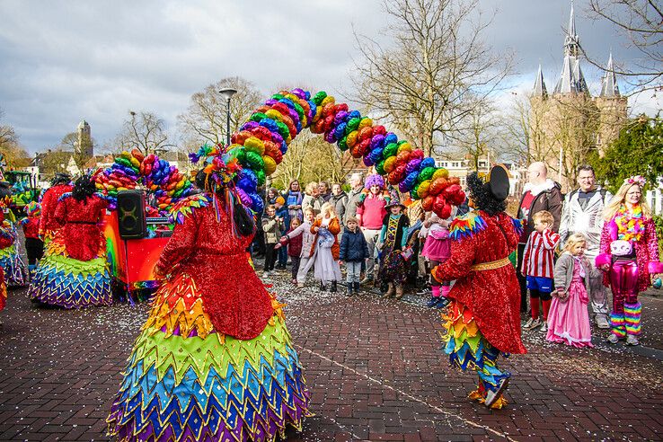 In beeld: Sassendonkse carnavalsoptocht met ‘Donald Trump zien Zwolle’ en meer - Foto: Obbe Bakker