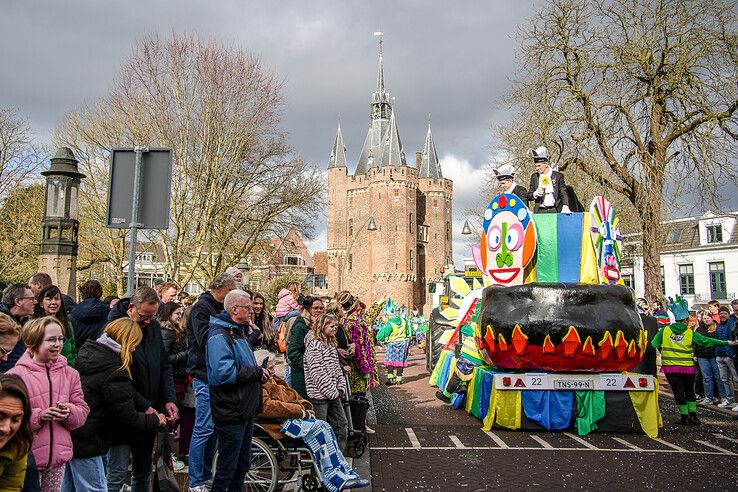 In beeld: Sassendonkse carnavalsoptocht met ‘Donald Trump zien Zwolle’ en meer - Foto: Obbe Bakker