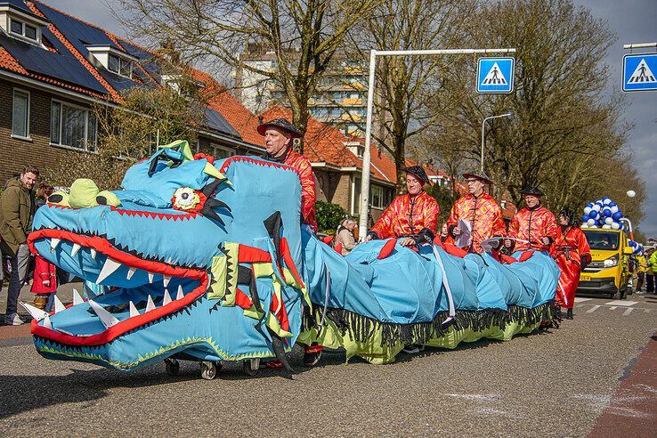 In beeld: Sassendonkse carnavalsoptocht met ‘Donald Trump zien Zwolle’ en meer - Foto: Obbe Bakker