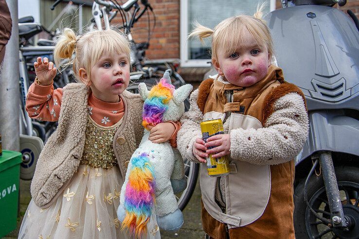 In beeld: Sassendonkse carnavalsoptocht met ‘Donald Trump zien Zwolle’ en meer - Foto: Obbe Bakker