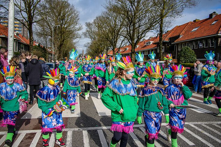 In beeld: Sassendonkse carnavalsoptocht met ‘Donald Trump zien Zwolle’ en meer - Foto: Obbe Bakker