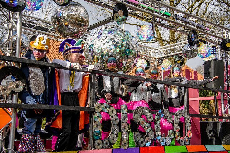 In beeld: Sassendonkse carnavalsoptocht met ‘Donald Trump zien Zwolle’ en meer - Foto: Obbe Bakker