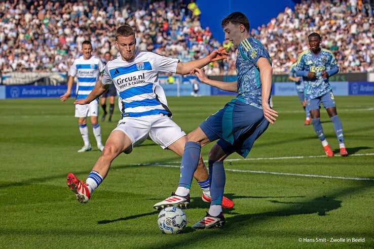 In beeld: PEC Zwolle verliest met minimaal verschil van koploper Ajax - Foto: Hans Smit