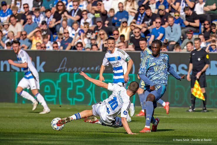 In beeld: PEC Zwolle verliest met minimaal verschil van koploper Ajax - Foto: Hans Smit