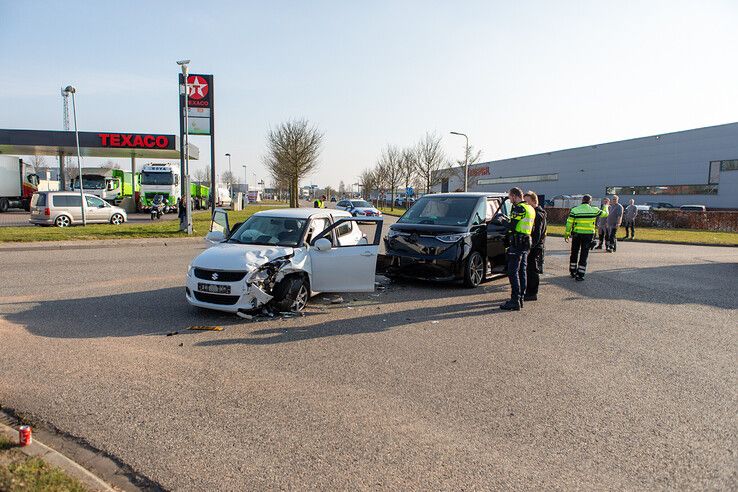 Flinke schade bij ongeval in Hessenpoort - Foto: Ruben Meinten