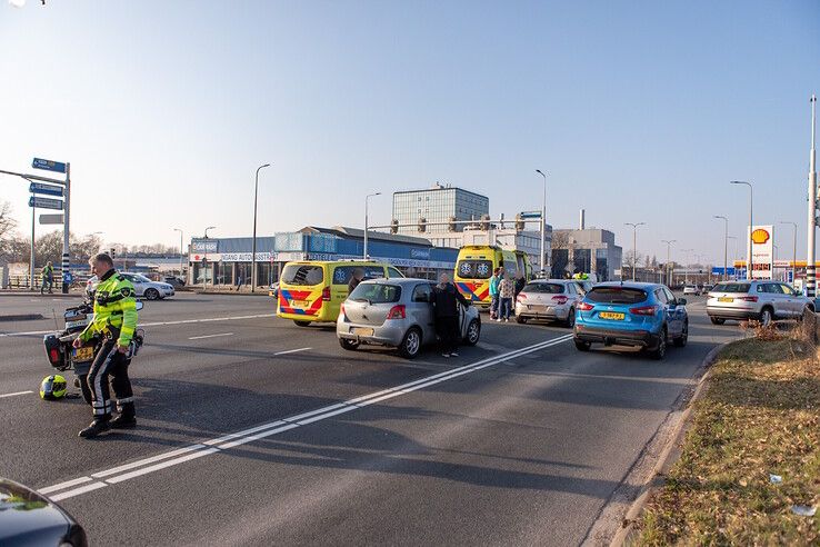 Botsing met drie auto’s op Ceintuurbaan - Foto: Ruben Meinten