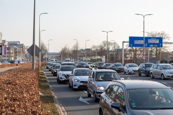 Botsing met drie auto’s op Ceintuurbaan - Foto: Ruben Meinten