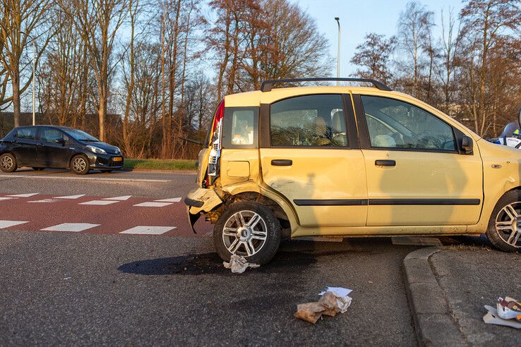 Opnieuw gaat het mis op een van de gevaarlijkste kruisingen in Zwolle - Foto: Ruben Meinten