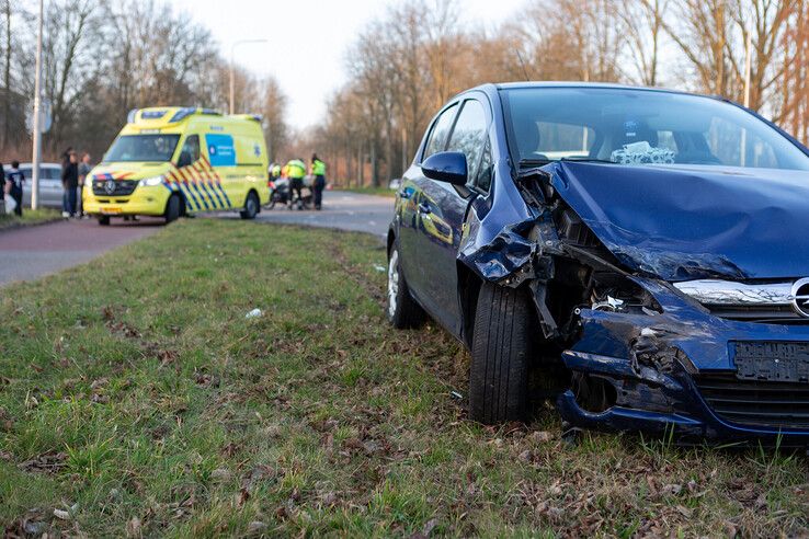 Opnieuw gaat het mis op een van de gevaarlijkste kruisingen in Zwolle - Foto: Ruben Meinten