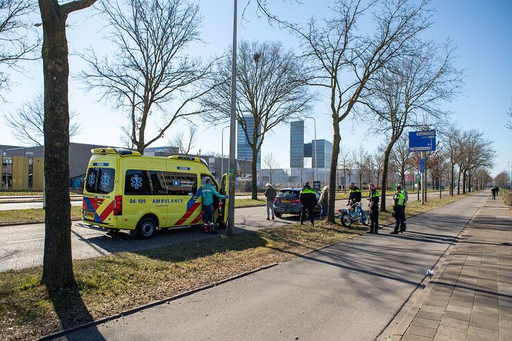 Bromfietser knalt tegen boom op Blaloweg