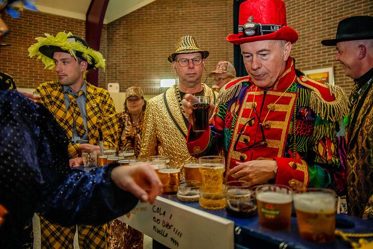 In beeld: Harm Wolters bouwt carnavalsfeestje  voor mensen met beperking - Foto: Obbe Bakker