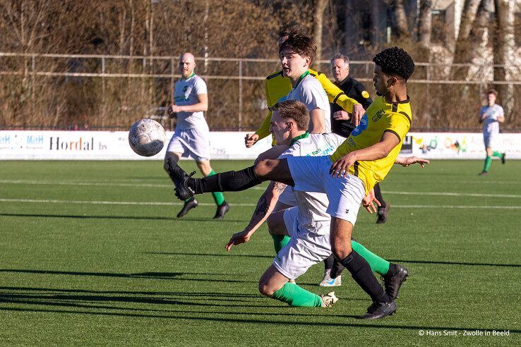 In beeld: SV Zwolle wint tiende duel op rij, promotie lonkt