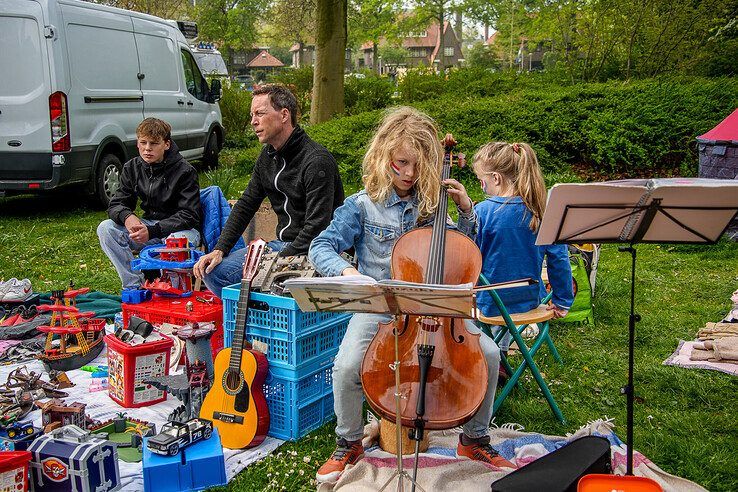 In beeld: Oranjepret en feestelijke sfeer tijdens Koningsdag in Zwolle