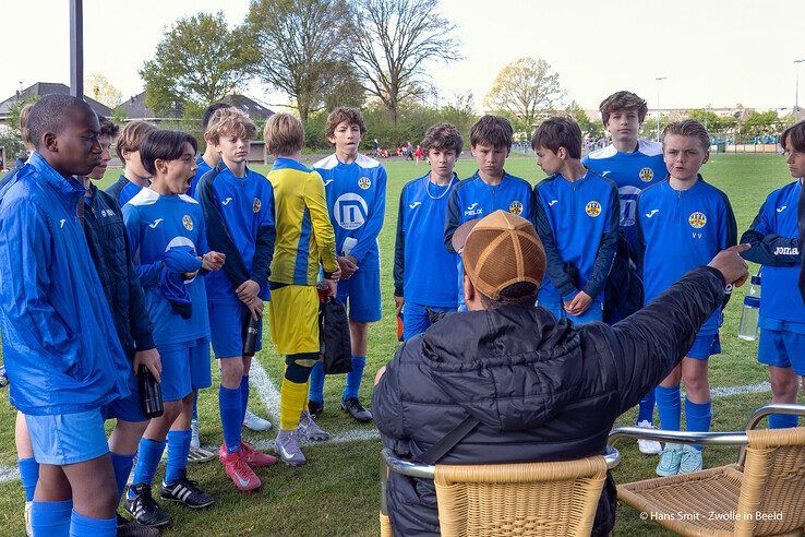 In beeld: Huwelijksaanzoek zet openingsceremonie Hanze Trophy even stil