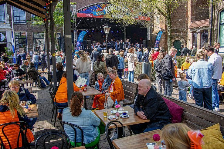 In beeld: Oranjepret en feestelijke sfeer tijdens Koningsdag in Zwolle