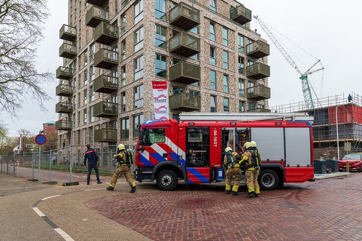 Lichtgewonde bij brand in appartement in Weezenlanden-Noord