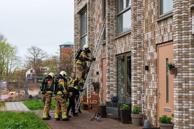 Lichtgewonde bij brand in appartement in Weezenlanden-Noord