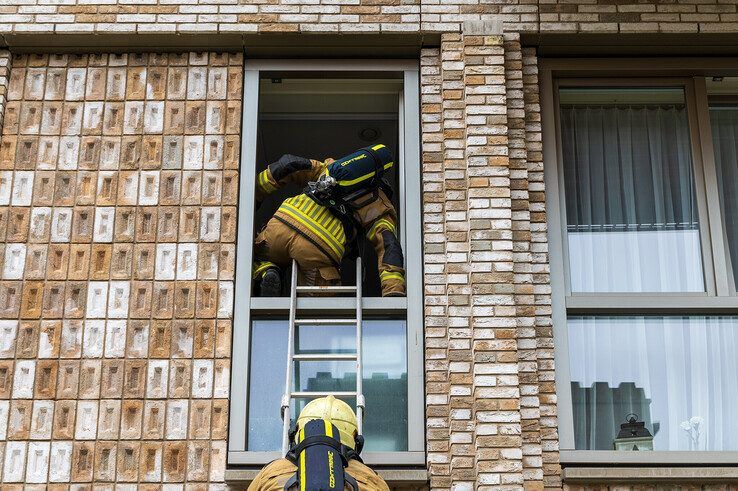 Lichtgewonde bij brand in appartement in Weezenlanden-Noord