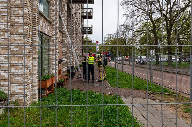 Lichtgewonde bij brand in appartement in Weezenlanden-Noord