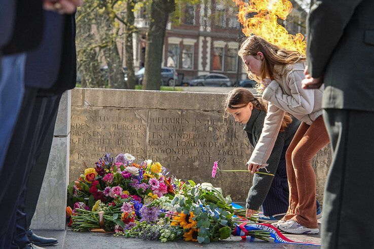 In beeld: Zwolle herdenkt 80 jaar vrijheid samen met zoon Léo Major