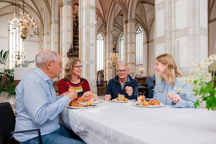 Vrijheidsmaaltijd in de Grote Kerk. 