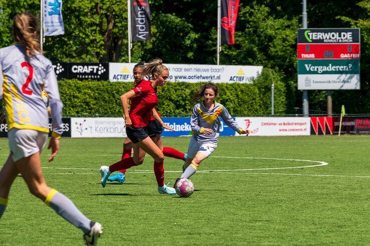In beeld: Be Quick ’28 Vrouwen sluit sterk seizoen af met zege op kampioen