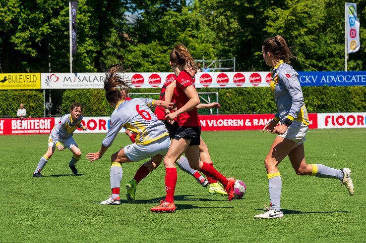 In beeld: Be Quick ’28 Vrouwen sluit sterk seizoen af met zege op kampioen