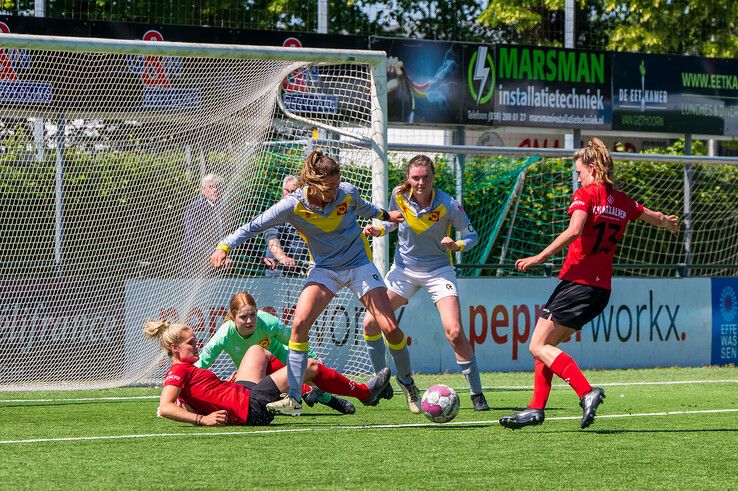 Be Quick '28 Vrouwen won met 3-2 van Sporting '70.