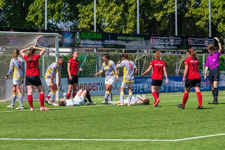 In beeld: Be Quick ’28 Vrouwen sluit sterk seizoen af met zege op kampioen