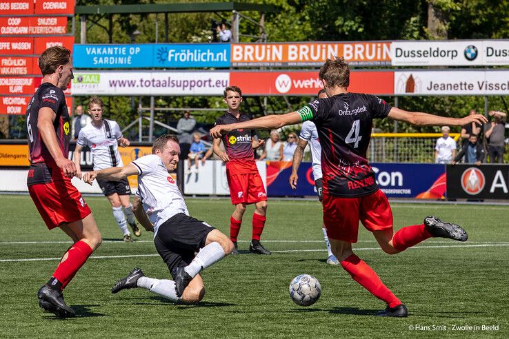 In beeld: Flevo Boys laat Berkum instorten en jaagt Zwollenaren nacompetitie in