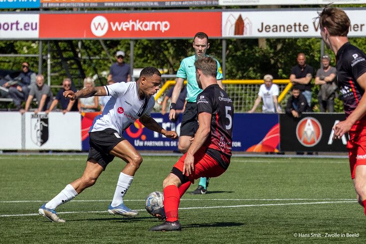 In beeld: Flevo Boys laat Berkum instorten en jaagt Zwollenaren nacompetitie in