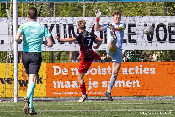 In beeld: Flevo Boys laat Berkum instorten en jaagt Zwollenaren nacompetitie in