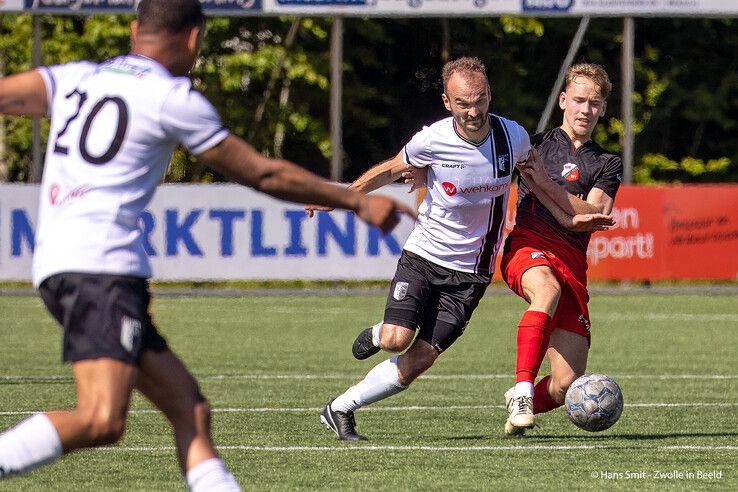 In beeld: Flevo Boys laat Berkum instorten en jaagt Zwollenaren nacompetitie in