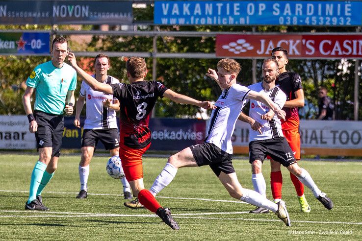In beeld: Flevo Boys laat Berkum instorten en jaagt Zwollenaren nacompetitie in
