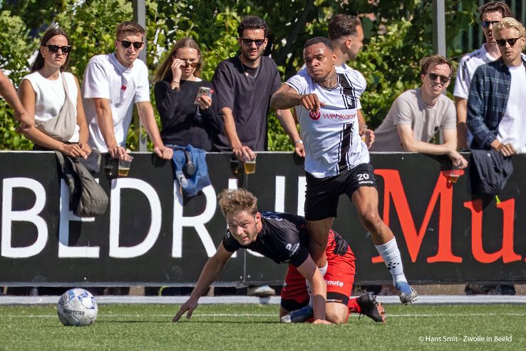 In beeld: Flevo Boys laat Berkum instorten en jaagt Zwollenaren nacompetitie in