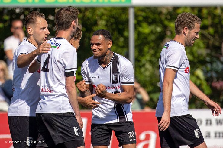 In beeld: Flevo Boys laat Berkum instorten en jaagt Zwollenaren nacompetitie in