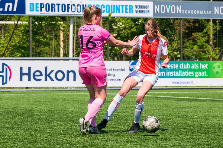 In beeld: Berkum Vrouwen pakt titel in derde klasse na ommekeer tegen Oene